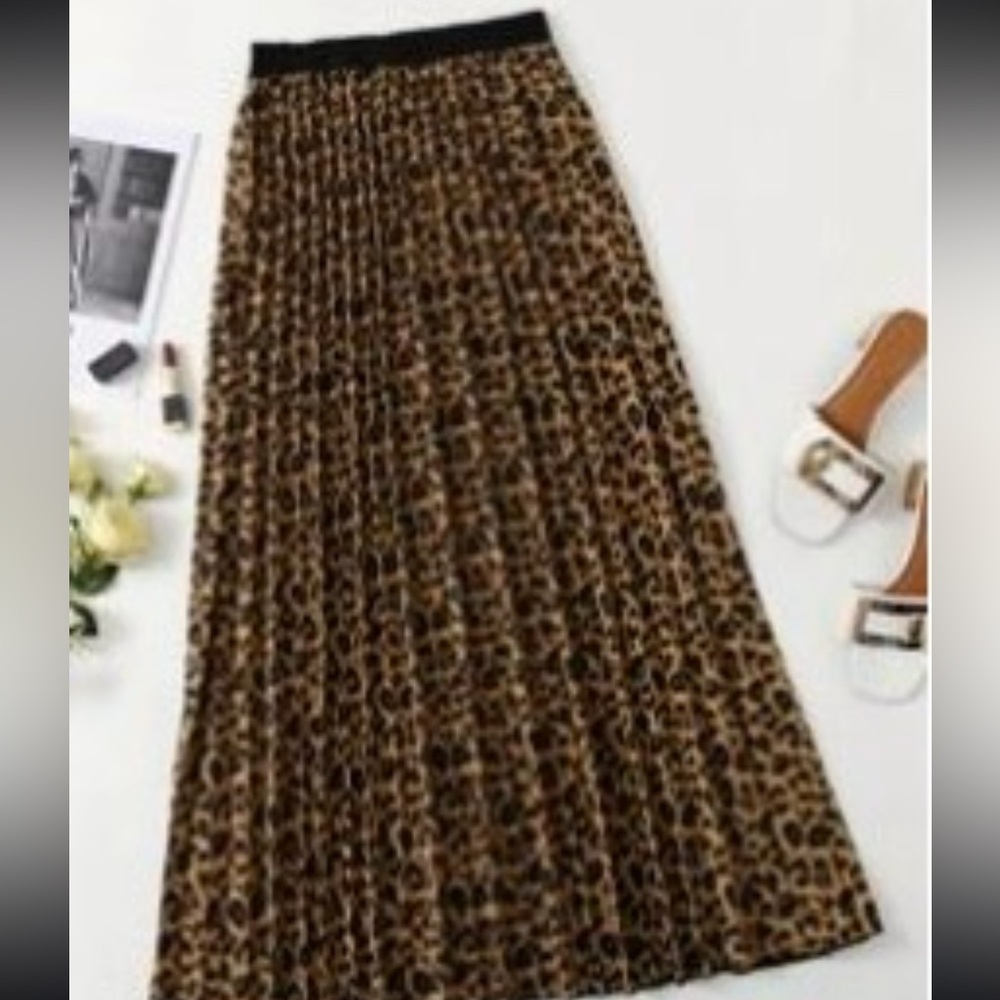 Leopard Print Pleated Skirt